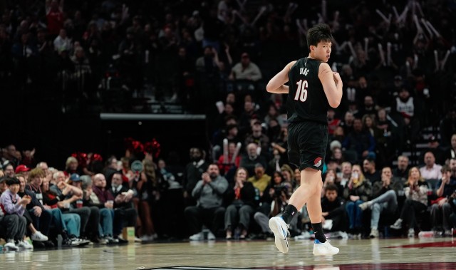 开云官方网-上来跑两圈有氧~杨瀚森最后时刻出战1分52秒无数据进账 正负值+1