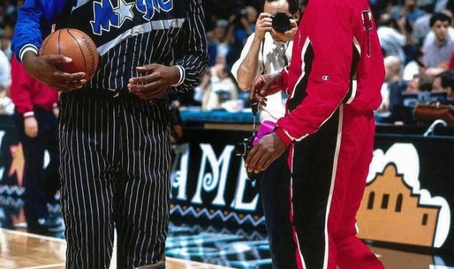 开云网页登录-公牛队九十年代出场服将推出复刻版|芝加哥公牛队|迈克尔·乔丹|nba_新浪新闻