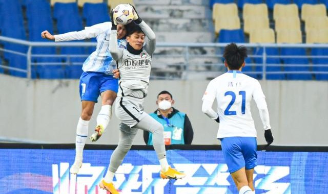 开云官方网-【中超】苏缘杰错失进球良机 天津0比0闷平10人河南