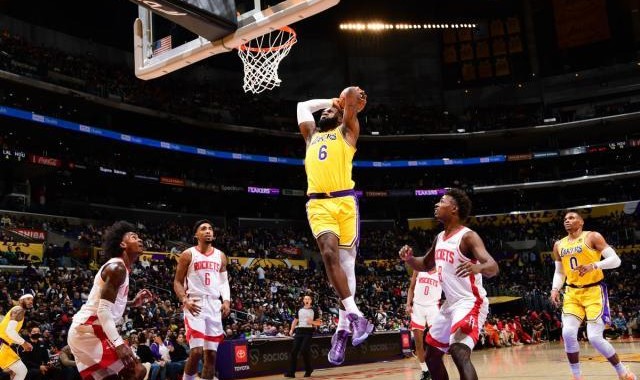 年事已高打法必须转型？詹皇用招牌式进攻回应质疑