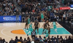 开云网页登录-人员轮换严重不足 老一哥回归解勇士锋线燃眉之急