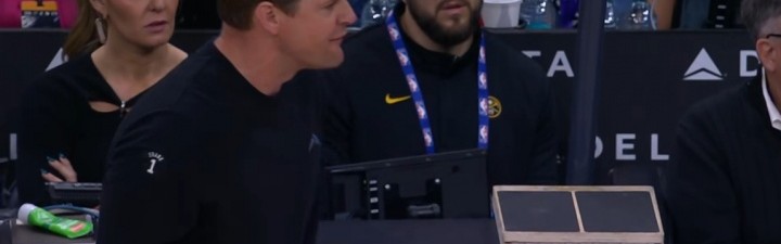 开云网址入口-关键时刻啊！约基奇抢篮板摔倒搏到罚球 爵士主教练哈迪暴怒！